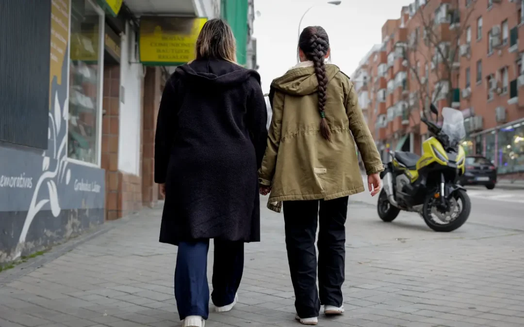 La invisibilidad de los niños migrantes que crecen ‘sin papeles’: «Tienen trabas para acceder a medicamentos o ir de excursión»